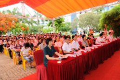 加强校园文化建设，营造积极向上的育人环境