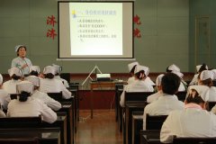 我校教授为实习生送上谆谆教诲